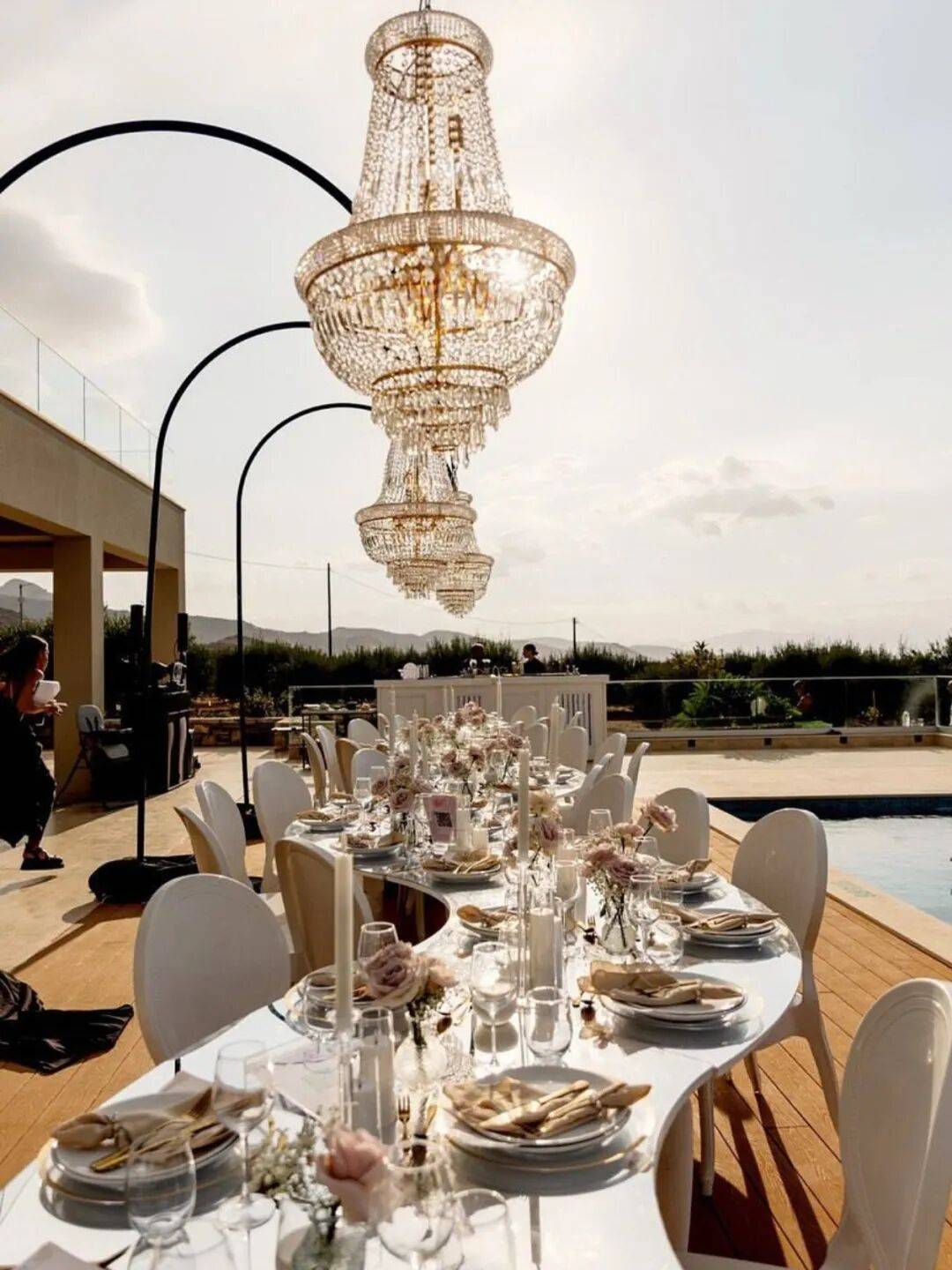 ！脱口秀吐槽婚礼主持乱象尊龙凯时app网站热议(图2)